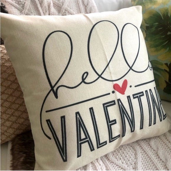 ❤️ New! Valentines Day “Hello Valentine” Pillow + Insert - Picture 1 of 4